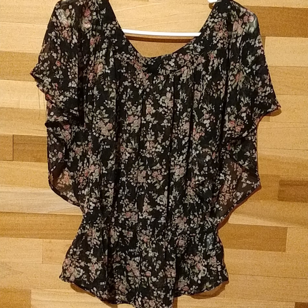 💥5 for $20💥Sheer floral print top by FANG